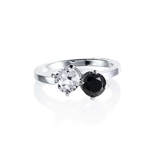 The Storm & I Ring Crystal Quartz/Onyx - Efva Attling - Suuri valikoima & ilmainen lahjapaketointi - Nordicspectra.fi
