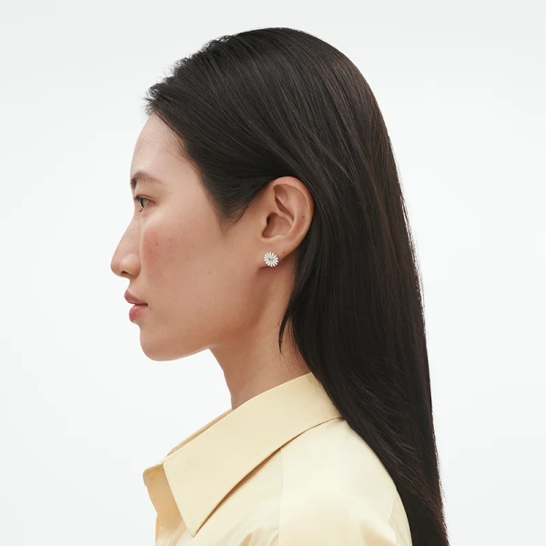 SS25_ECOM_ON-MODEL_DAISY_EARRING_20001540