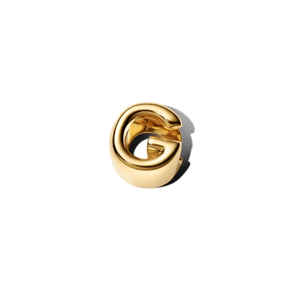 Bokstaven G Berlock Guld från Pandora Moments - Skapa din unika stil med denna eleganta och runda berlock i 14 karat guldpläterad metall.