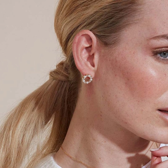 Affinity Pearl Studs Gold - Edblad - Snabb frakt & paketinslagning - Nordicspectra.se