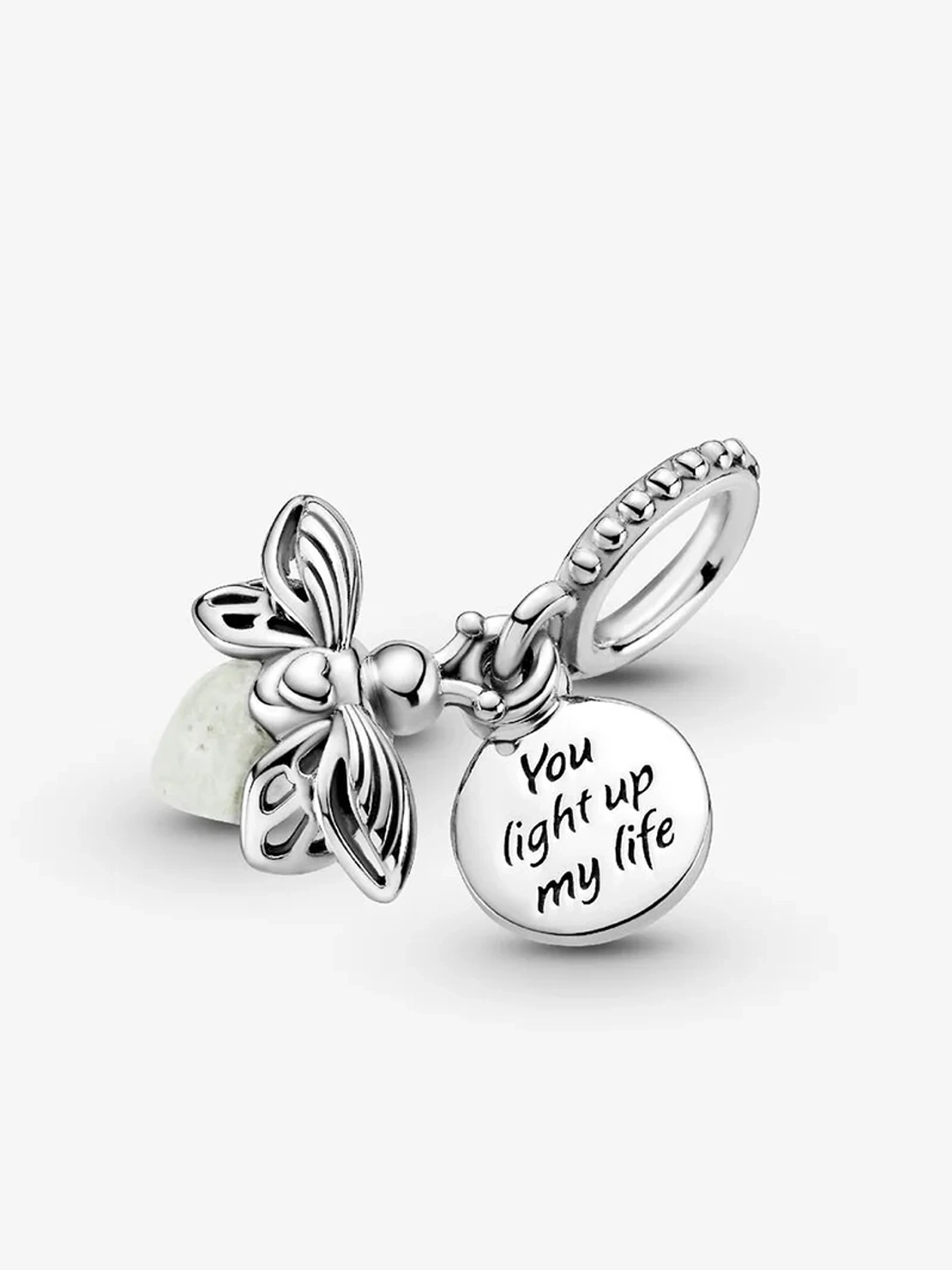 silverarmband med självlysande eldflugeberlock och graverad text.