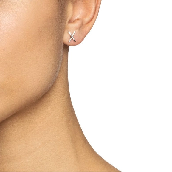 Kisses For Ears - Efva Attling - Suuri valikoima & ilmainen lahjapaketointi - Nordicspectra.fi