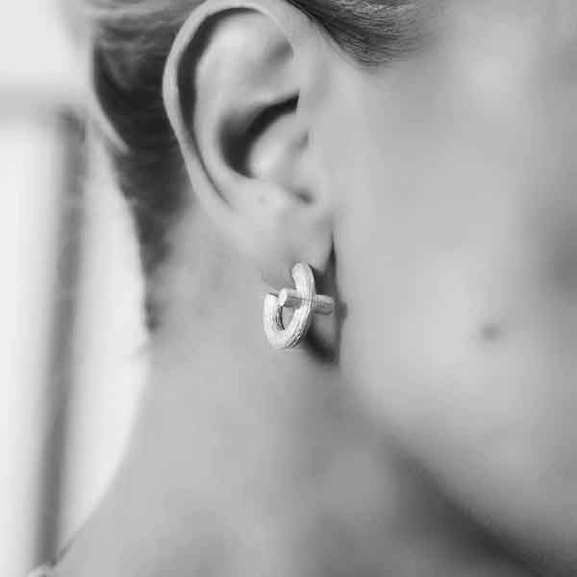 Branch Cross Hoops Silver - Emma Israelsson - Snabb frakt & paketinslagning - Nordicspectra.se