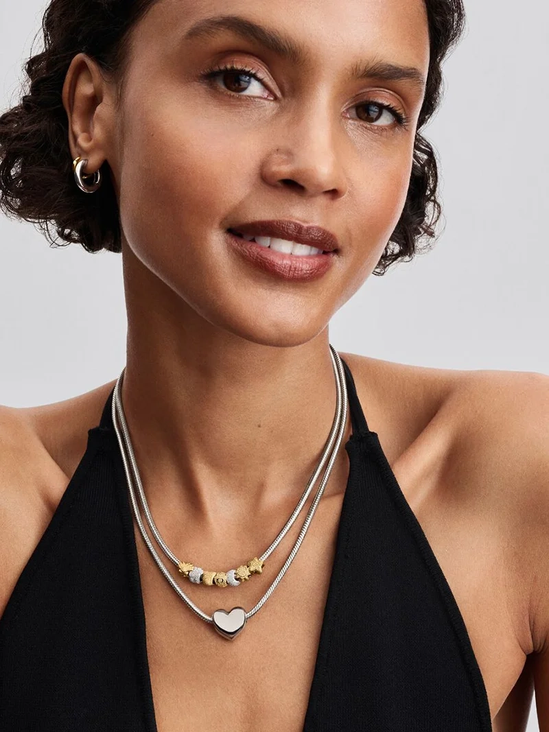 Halsband med Mini Tass Glittrande Berlock från Pandora