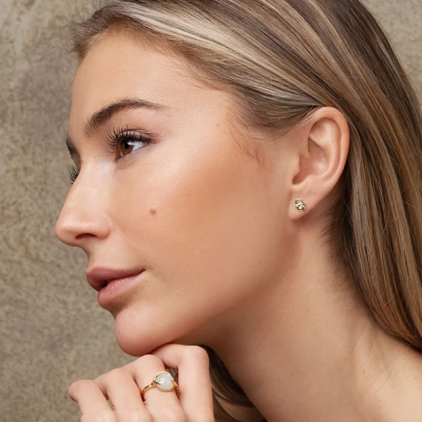 geformt wie Stiefmütterchenblüten