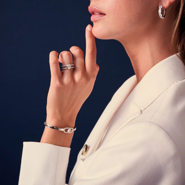 kimaltelevia kuutiometrisiä zirkoniakiviä