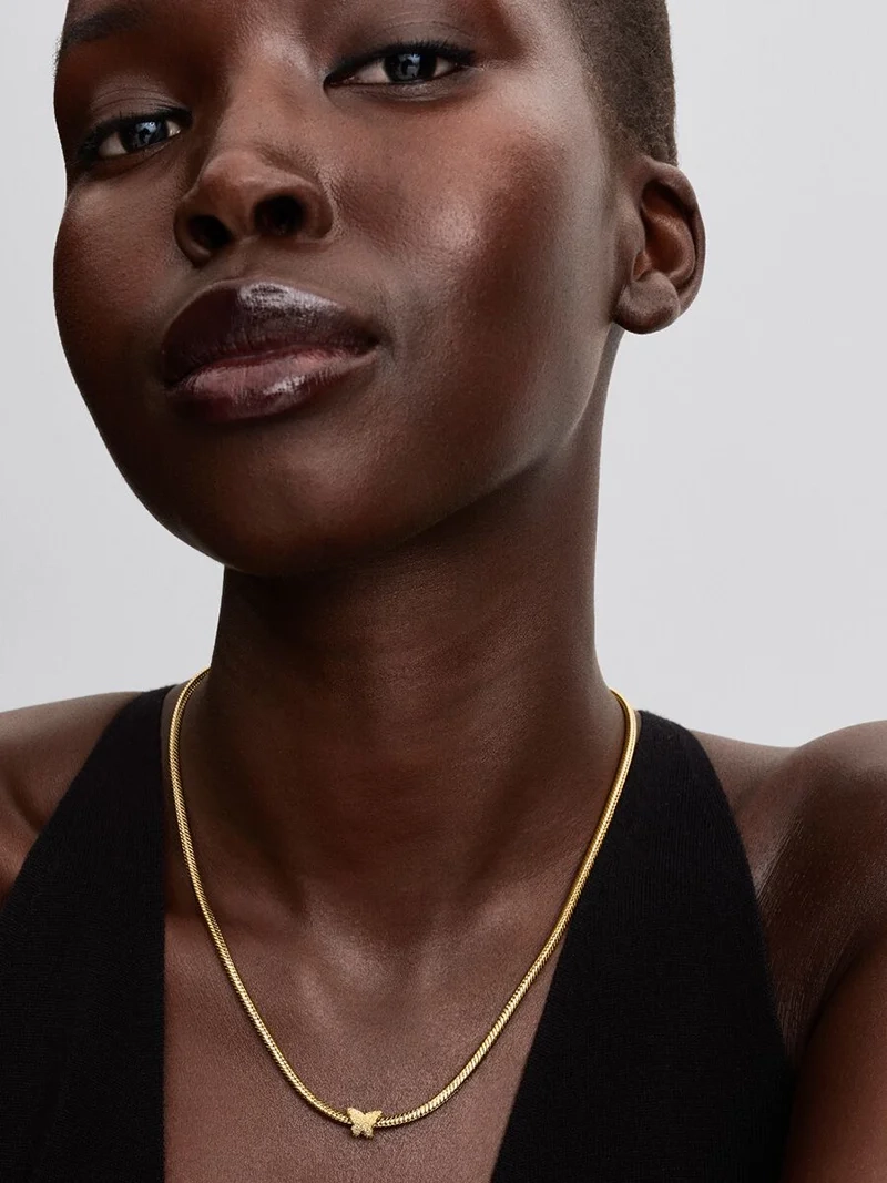 Berlockset Mini Hjärta & Mini Fjäril Guld från Pandora Moments ger glittrande effekt till ditt berlockarmband med strukturerad yta på hjärtat och fjärilen.