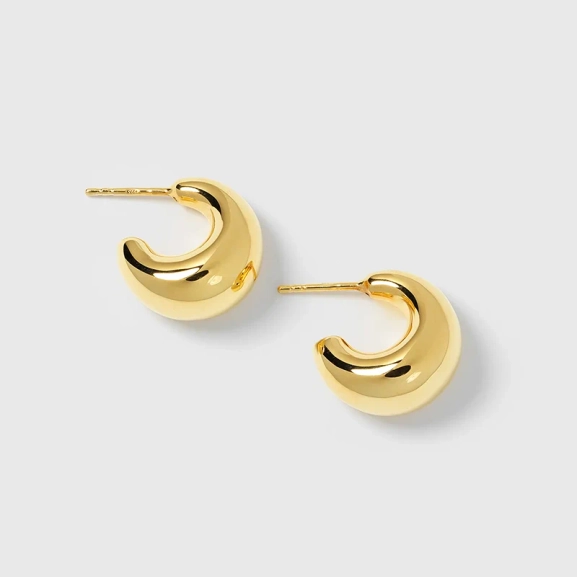 Bolded Little Sis Earrings Gold - Syster P - Snabb leverans & Gratis paketinslagning - Nordic Spectra