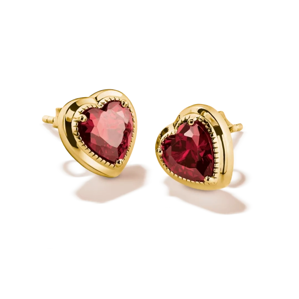Rött Hjärta Elyndra Stiftörhängen Guld från Thomas Sabo i 18K guldpläterat silver med röda hjärtformade zirkoniastenar.