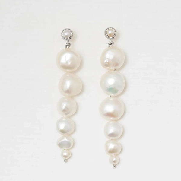 Drop Pearl Earrings Silver i återvunnet 925 Sterling Silver med sötvattenpärlor