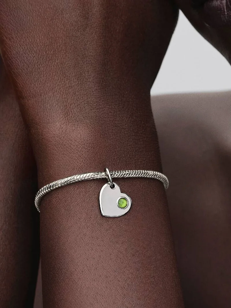 Geburtsstein August – ein modernes und persönliches Geschenk.