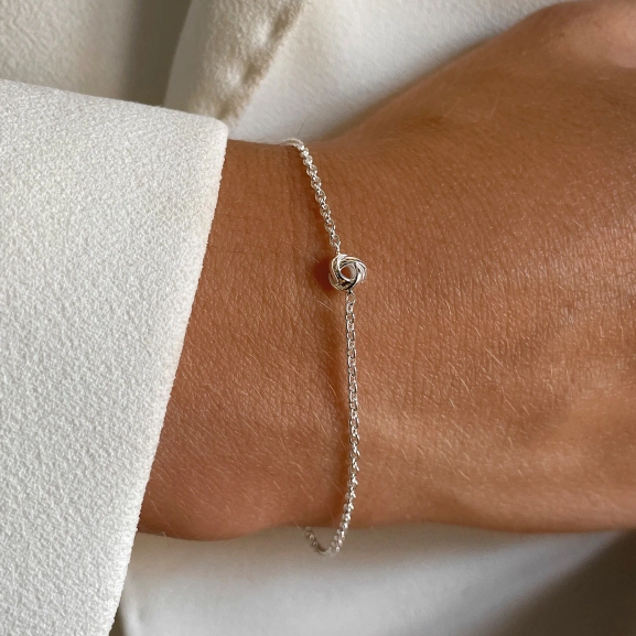 en i mitten och en vid låset