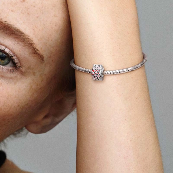 Punaiset Ja Vaaleanpunaiset Sydämet Lukkopala Hela - PANDORA - Suuri valikoima & ilmainen lahjapaketointi - Nordicspectra.fi
