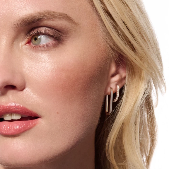 Capizzi Pianura Medio Örhängen i elegant silver från Sif Jakobs