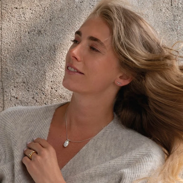 justerbar längd 40-45 cm.