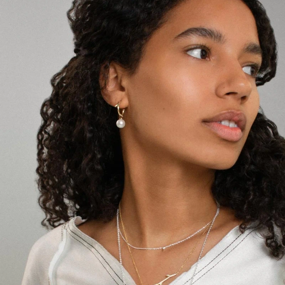 Branch Pearl Hoops Gold - Drakenberg/Sjölin Örhängen- Snabb leverans & paketinslagning - Nordic Spectra