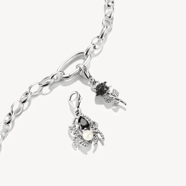 från Thomas Sabos Charm Club.
