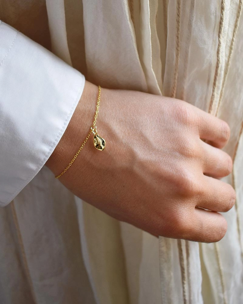 Gaias Grace Drop Bracelet Gold - Drakenberg Sjölin Armband - Snabb frakt & paketinslagning - Nordicspectra.se