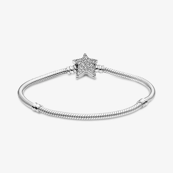 Moments Asymmetric Star Clasp Ormkedjearmband med lås - PANDORA - Snabb frakt & paketinslagning - Nordicspectra.se