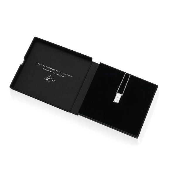 25 Years Of Beauty With A Thought - Efva Attling halsband - Snabb frakt & paketinslagning - Nordicspectra.se