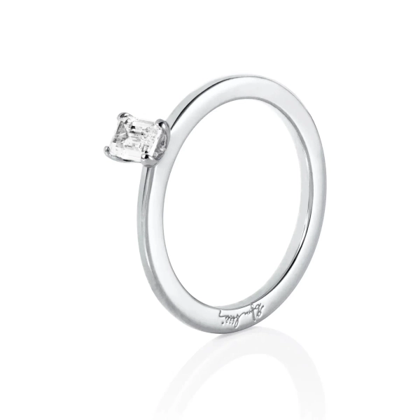 Emerald Star Ring 0.40 ct i 18K vitguld med smaragdslipad diamant i klofattning