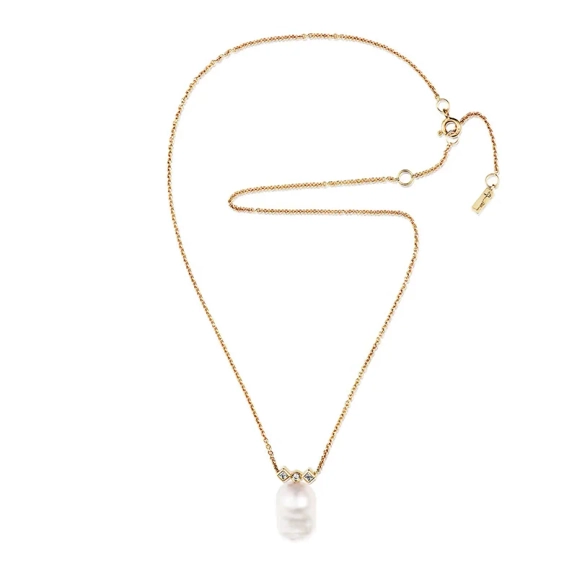 Twinkle & Unique Necklace Gold i 18K guld med tre diamanter och en barockformad sötvattenpärla