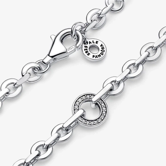 Pandora Signature Armband Med Pavéglittrande Stenar - PANDORA - Snabb leverans & paketinslagning - Nordic Spectra