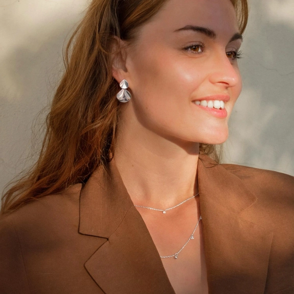 Hortensia Earrings från Drakenberg Sjölin i polerat silver