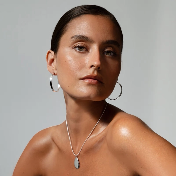 rose-petal-pendant-silver-necklace-efva-attling_11-100-00214_0