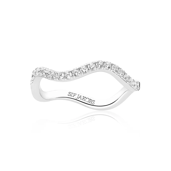 Ellera Waves Ring i silver med gnistrande cubic zirconia från Sif Jakobs