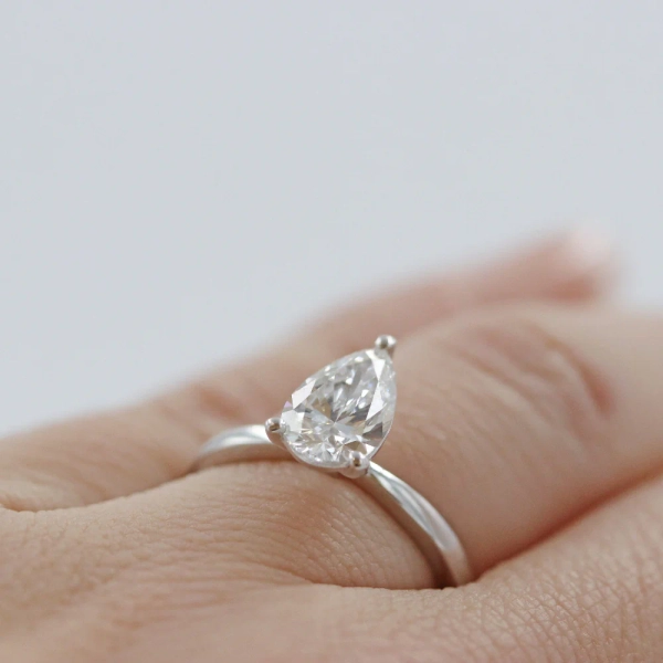 North040 Platina - Vigsel- & förlovningsringar - Schalins - Fri storleksändring* - Nordic Spectra