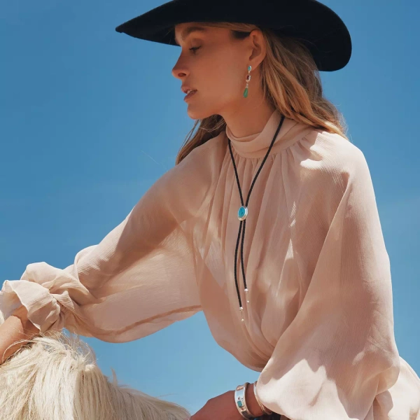 Turkos Elynda Läderhalsband från Thomas Sabo med flätat läder