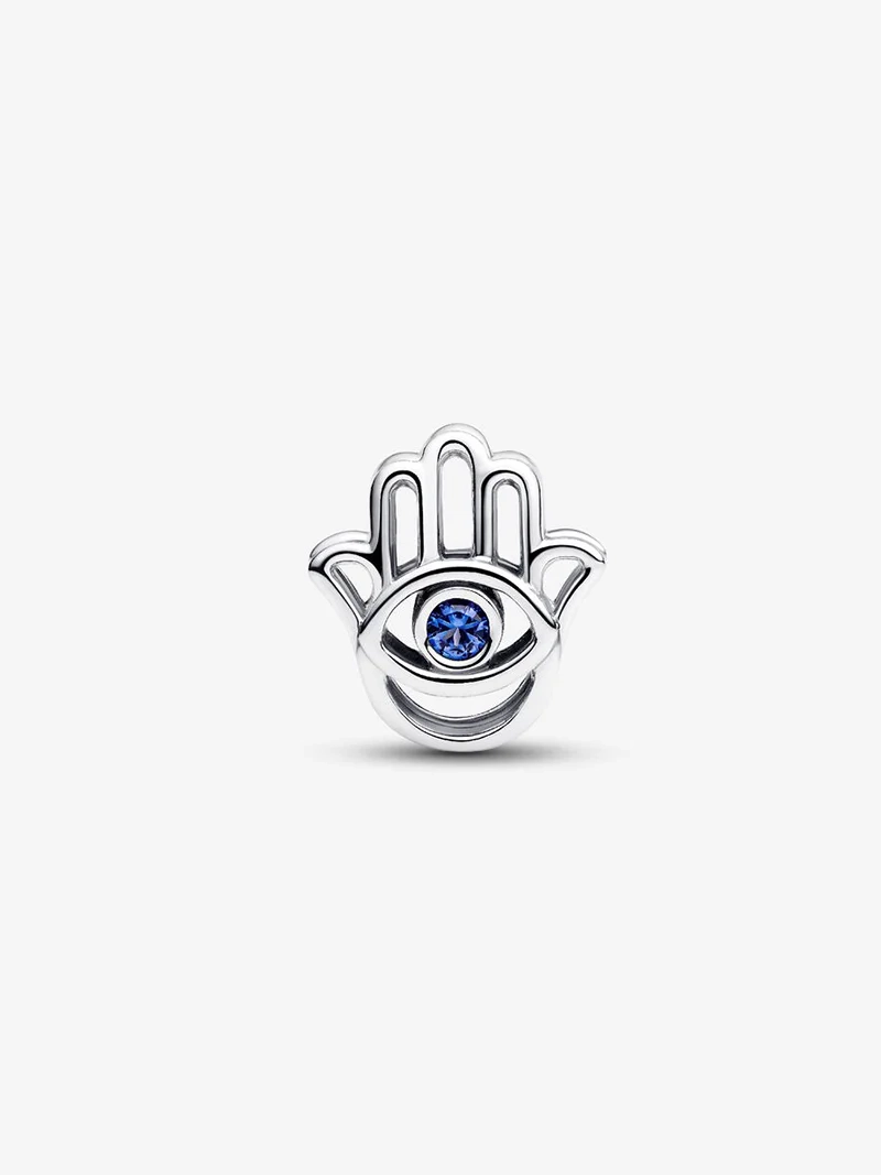 Hamsa-berlock från Pandora med blåa kristaller för styrka och lugn. Symbol för positiv energi och skydd