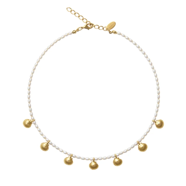 Shell Pearl Choker Gold med glänsande pärlor och snäckdetaljer
