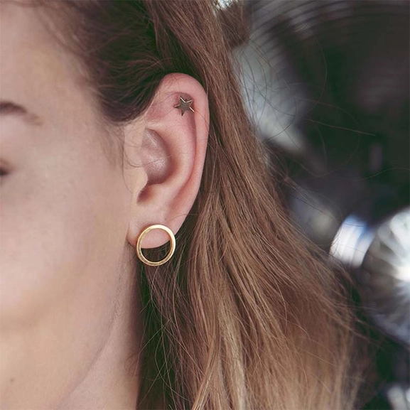 Circle Earrings Small Gold - Edblad - Snabb frakt & paketinslagning - Nordicspectra.se