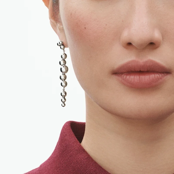 SS25_ECOM_ON-MODEL_MOONLIGHT GRAPES_EARRING_10019040_Close-ups