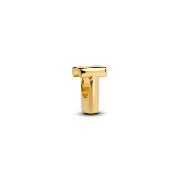 Letter T Charm Gold Pandora Momentsilta. Anna tyylillesi persoonallinen kosketus tällä kauniilla kirjekullauksella 14K kullattua metallia.