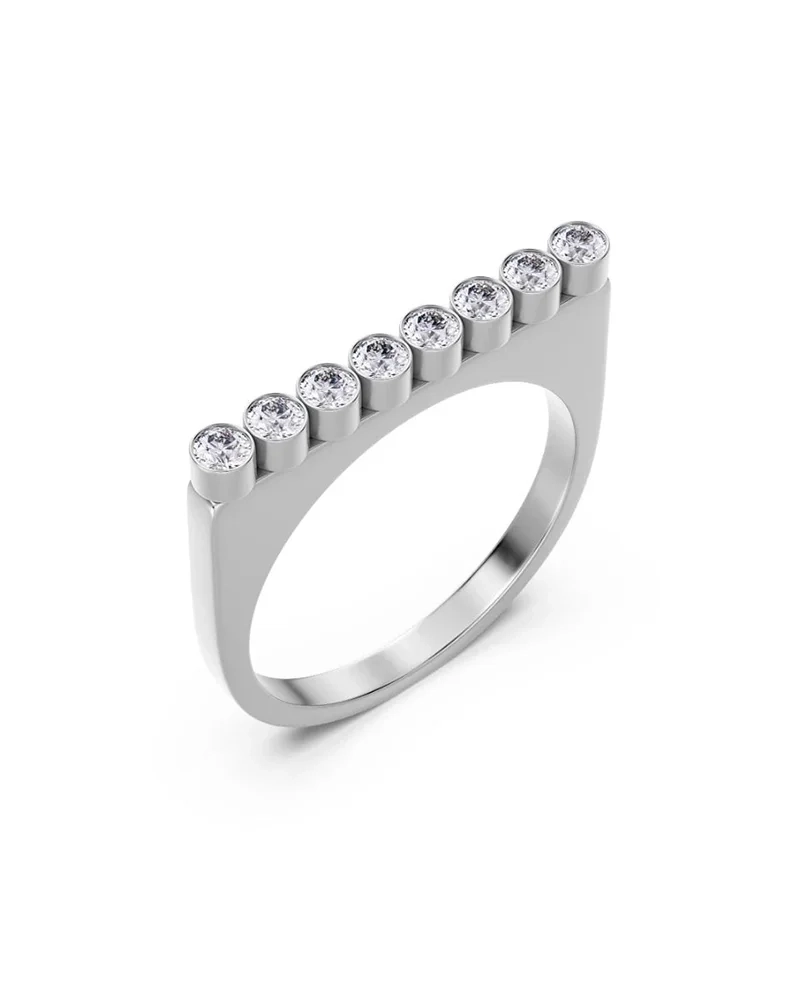 Elegant ring i polerat stål med åtta gnistrande cubic zirconia-stenar