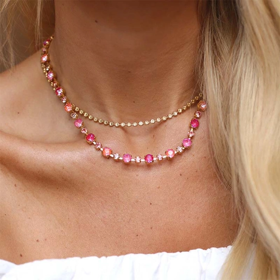 Calanthe Necklace Gold Coral Combo - Caroline Svedbom - Snabb frakt & paketinslagning - Nordicspectra.se