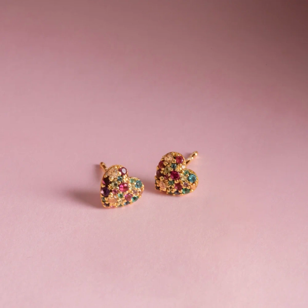 elegante kleine Ohrringe aus 18 Karat vergoldetem Silber mit funkelnden Zirkonia-Steinen.