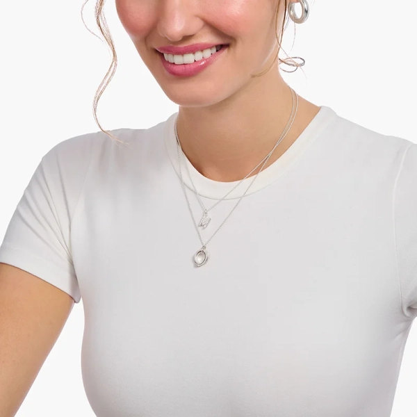 Glittrande Bokstavshalsband M - Thomas Sabo - Snabb leverans & paketinslagning - Nordic Spectra