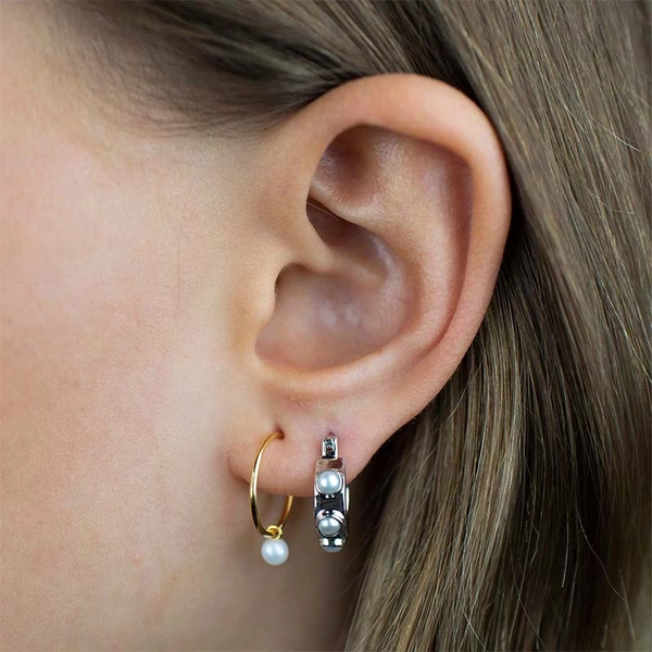 Pearl Mini Hoops Gold - Sophie By Sophie - Snabb frakt & paketinslagning - Nordicspectra.se