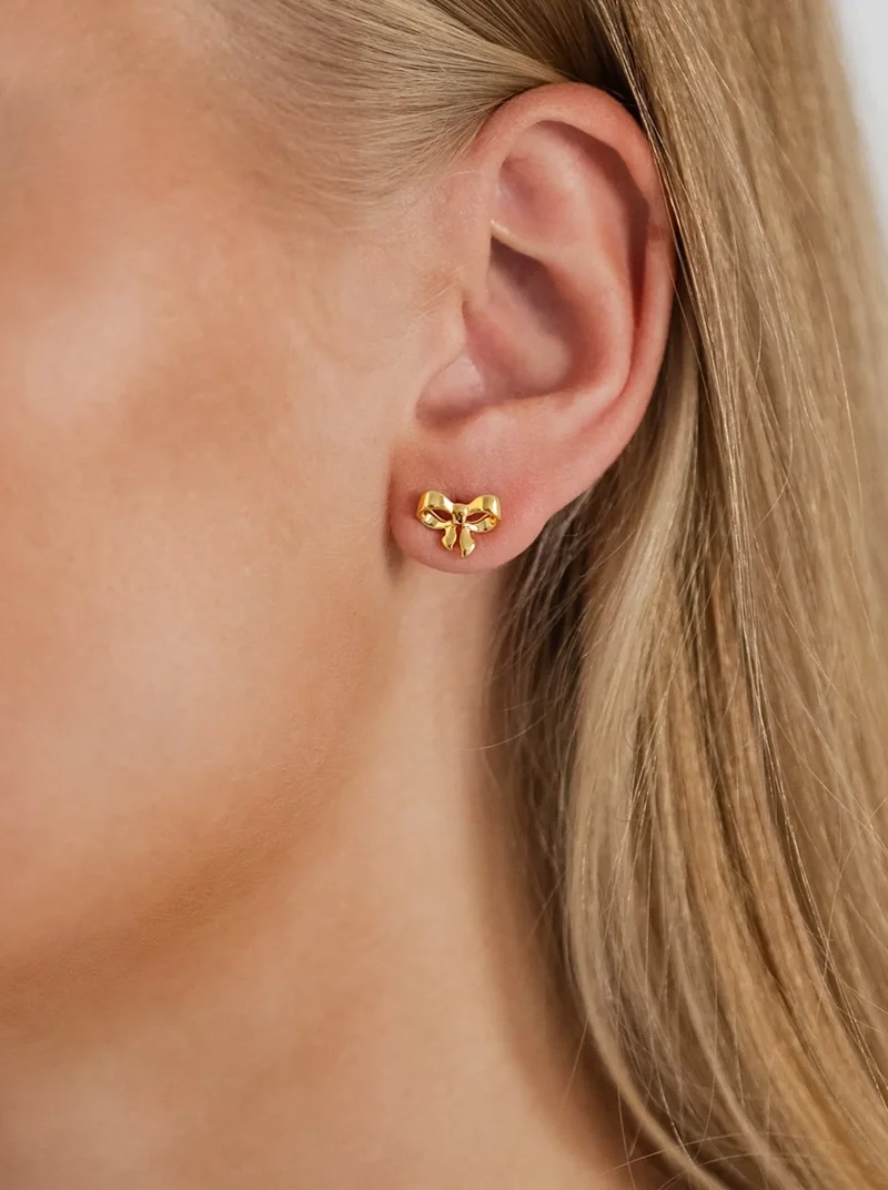 Rosie Mini Studs Gold - Syster P - Snabb leverans & Gratis paketinslagning - Nordic Spectra