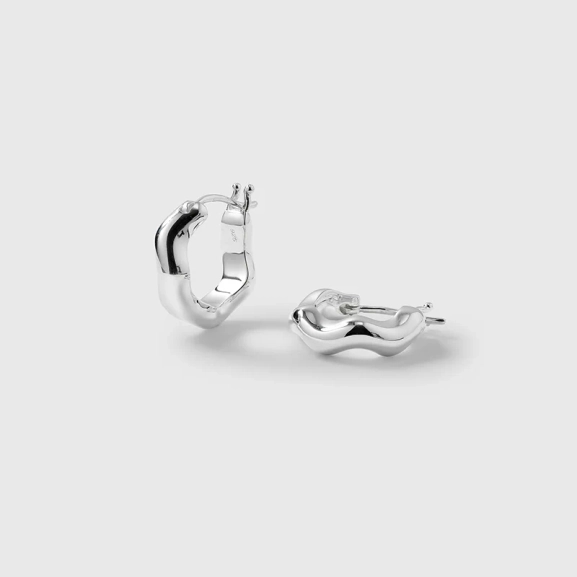 Bolded Wavy Earrings Silver - Syster P - Snabb leverans & Gratis paketinslagning - Nordic Spectra