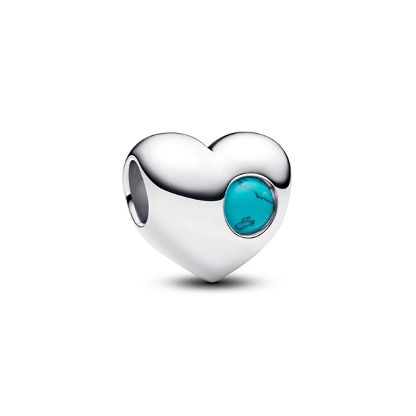 Månadssten December Hjärtberlock i silver från Pandora Moments. Turkosens friska blåton ger berlocken en känsla av lugn och skydd
