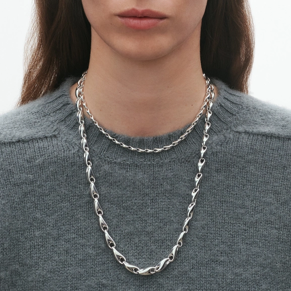 GJ_SS25_ECOM_SHOOT_REFLECT_NECKLACE_20001518_Close-up