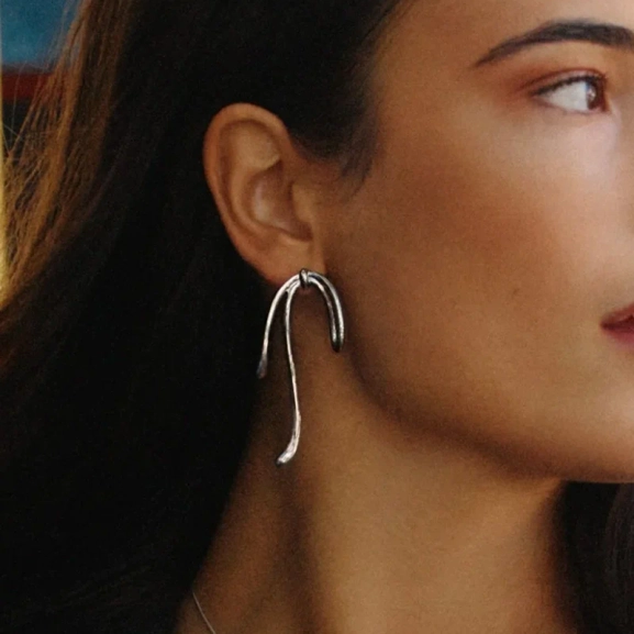 Lace Studs i rostfritt stål med ett elegant spetsmönster