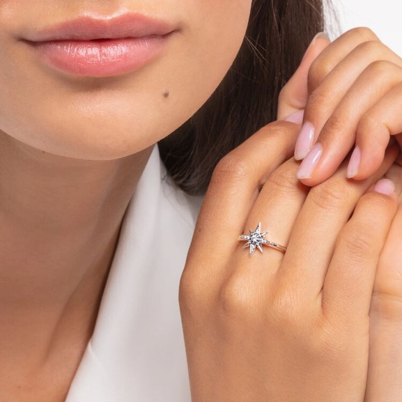 Ring med Stjärna & Stenar - Thomas Sabo ringar - Snabb frakt & paketinslagning - Nordicspectra.se