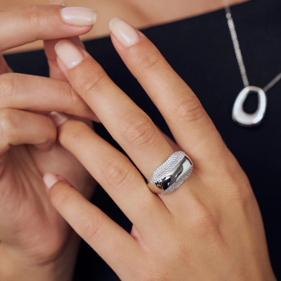 Borsa Ring i silver med gnistrande cubic zirconia-stenar från Sif Jakobs