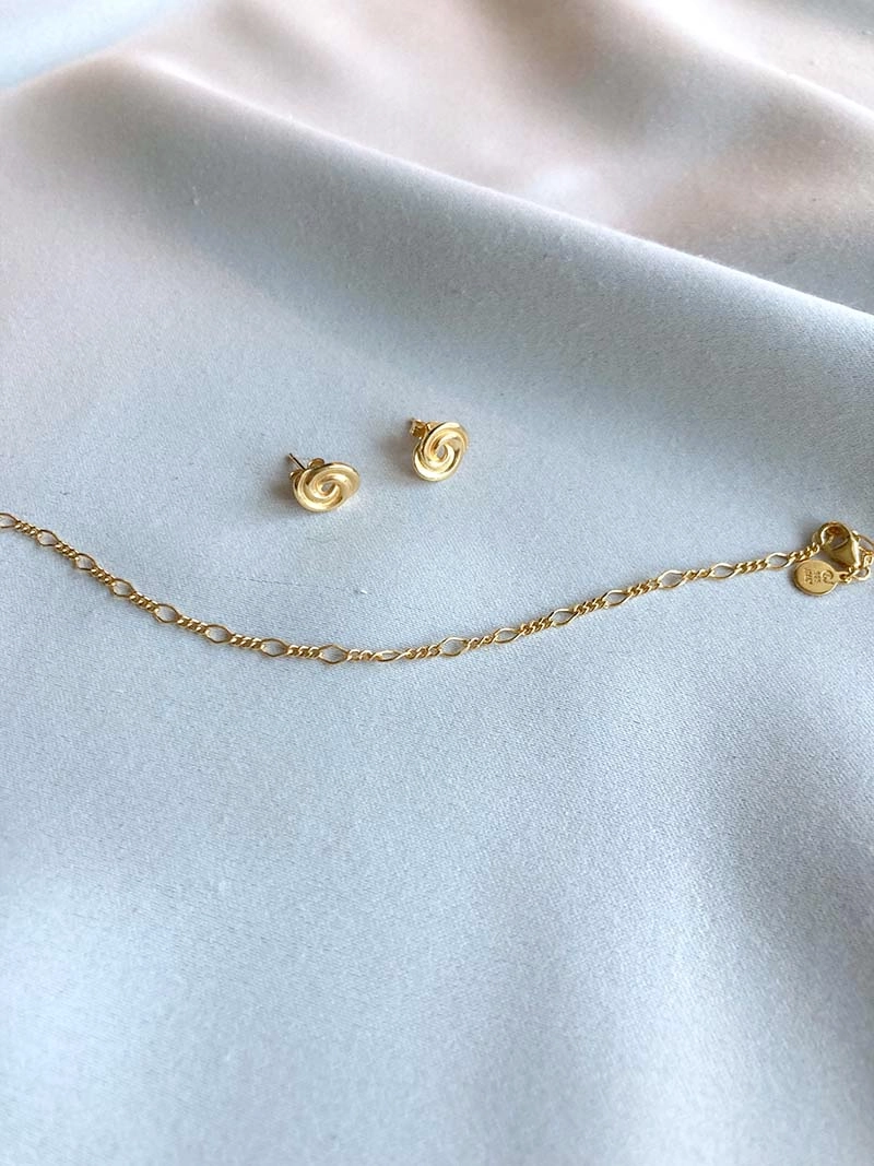 Loop Bun Ear Gold -CU Jewellery - Snabb frakt & paketinslagning - Nordicspectra.se